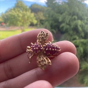 Vintage Bee 14k gold with ruby pin/pendant